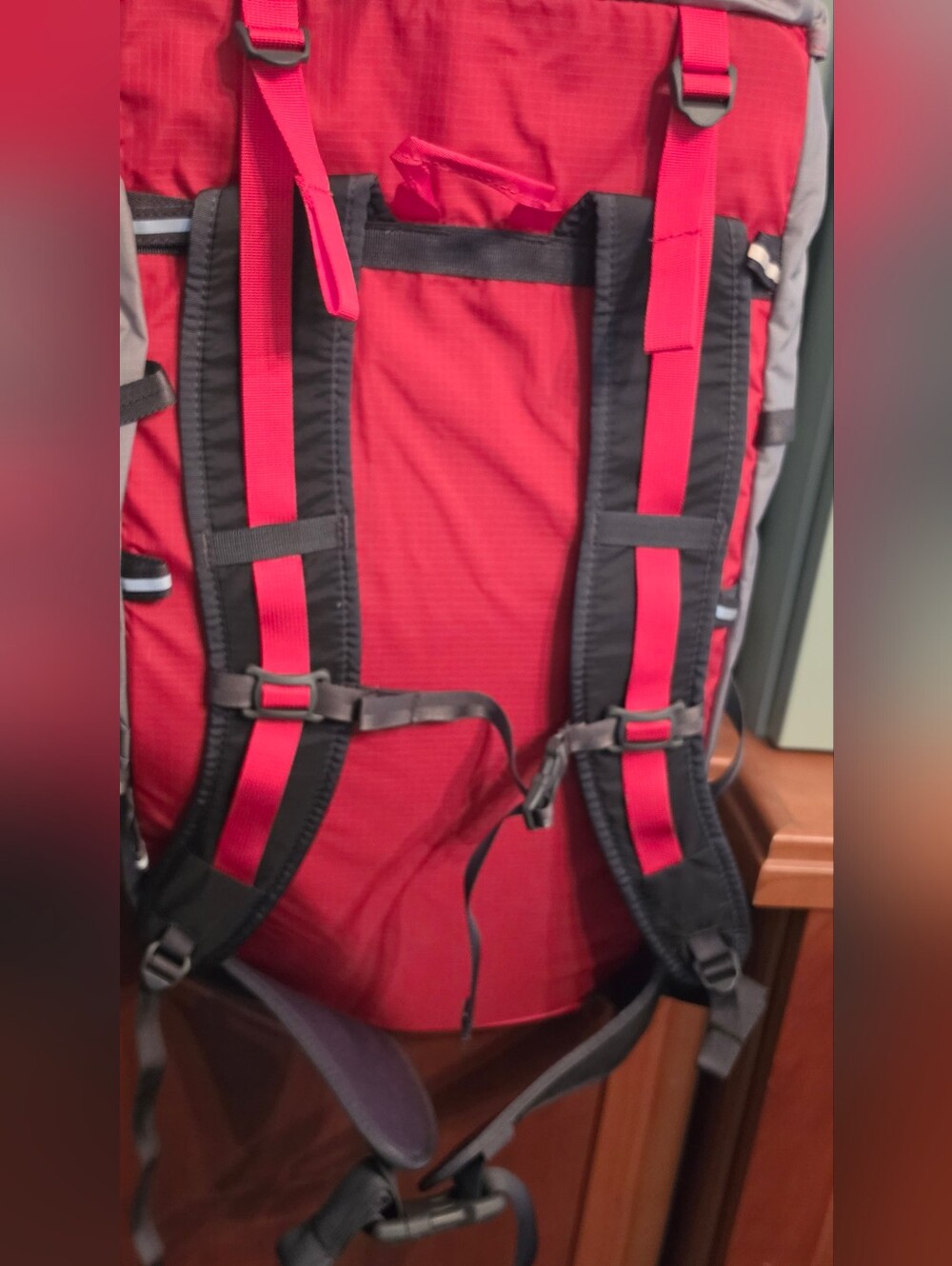 The North Face Verto 32 Centennial Red & Gray Hiking Backpack Pack NWT Light! - Picture 2 of 16